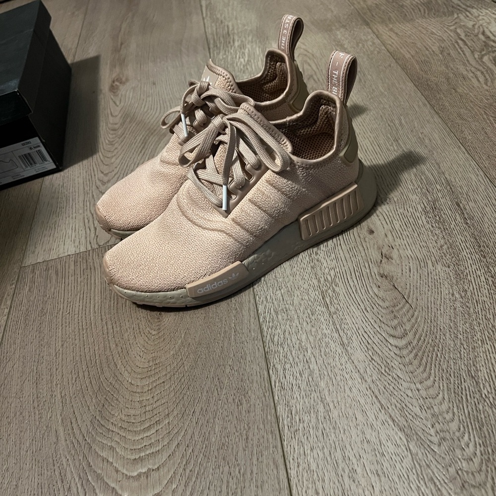 Adidas NMD R1 - Picture 2 of 9